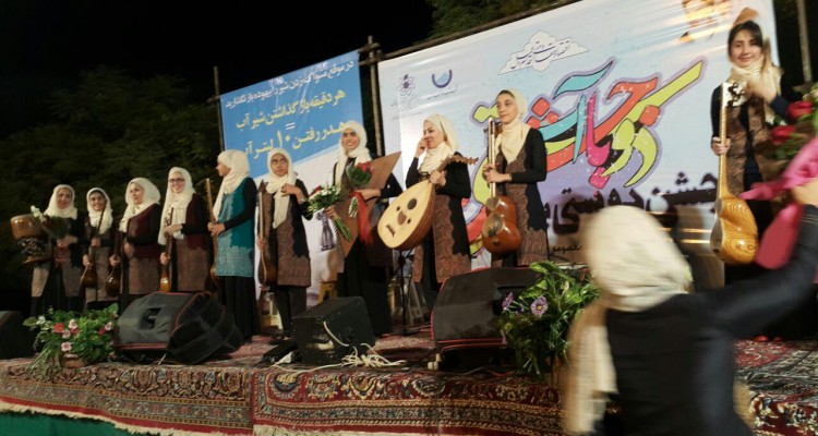 دختران کاشانی &laquo;دوستی با آب&raquo; را جشن گرفتند+تصاویر